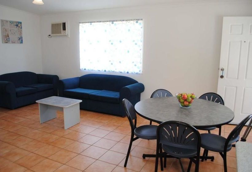 בית מלון כפרי Island View Beach Resort