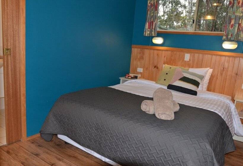 Отель Jervis Bay Cabins & Hidden Creek Campsite