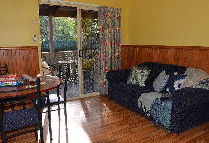 Отель Jervis Bay Cabins & Hidden Creek Campsite