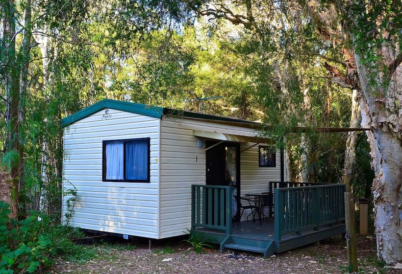 Отель Jervis Bay Cabins & Hidden Creek Campsite