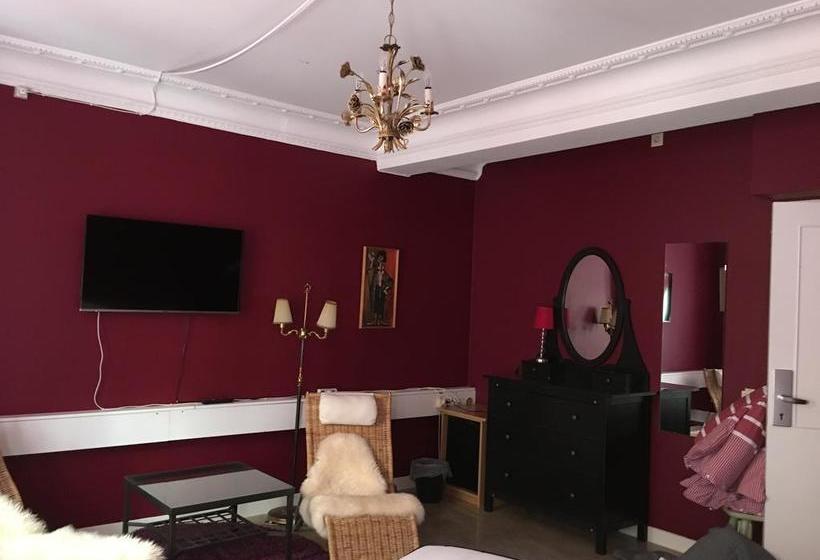 فندق L Den Gyllene Geten