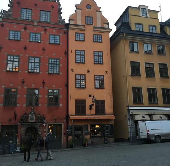 فندق L Den Gyllene Geten