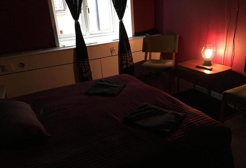 فندق L Den Gyllene Geten