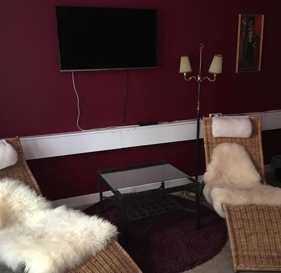 فندق L Den Gyllene Geten