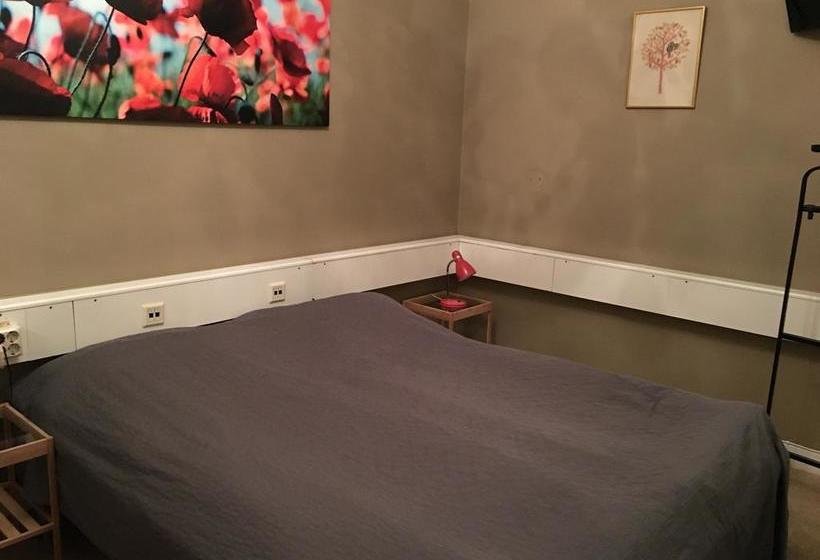 فندق L Den Gyllene Geten