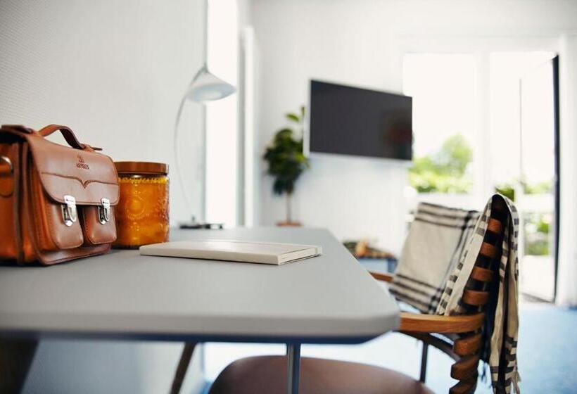 Отель Molskroen Strand