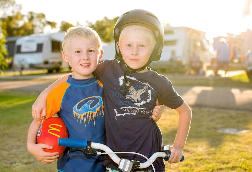 בית מלון כפרי Nrma Yarrawonga Mulwala Holiday Park