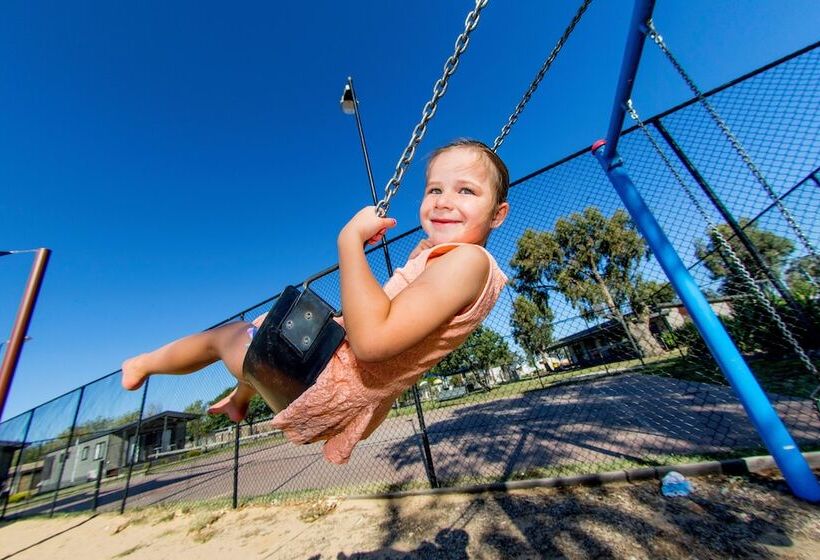 בית מלון כפרי Nrma Yarrawonga Mulwala Holiday Park