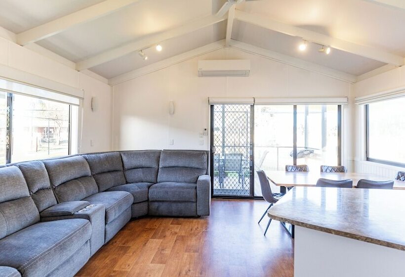 בית מלון כפרי Nrma Yarrawonga Mulwala Holiday Park