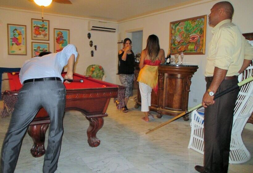 בית מלון כפרי Ocean West Boutique