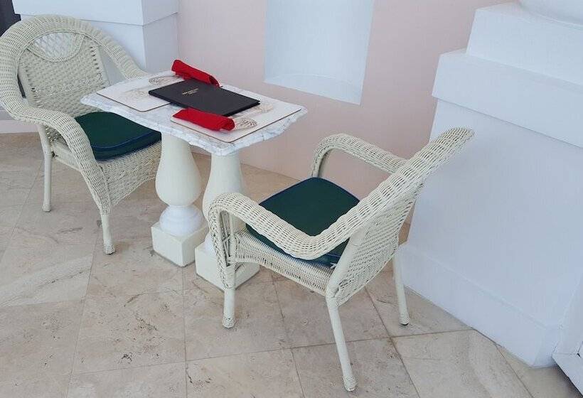 בית מלון כפרי Ocean West Boutique