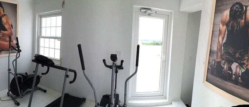 בית מלון כפרי Ocean West Boutique