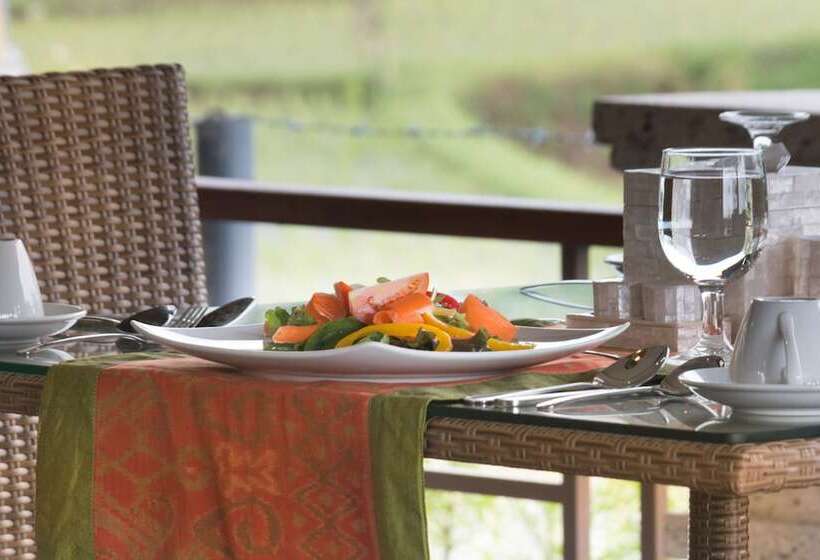 בית מלון כפרי Om Ham Retreat And Resort