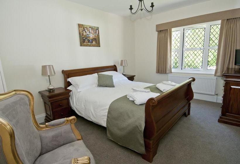 Отель Priory Court