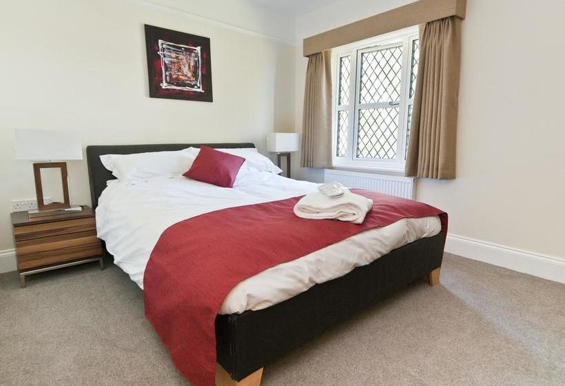 Отель Priory Court