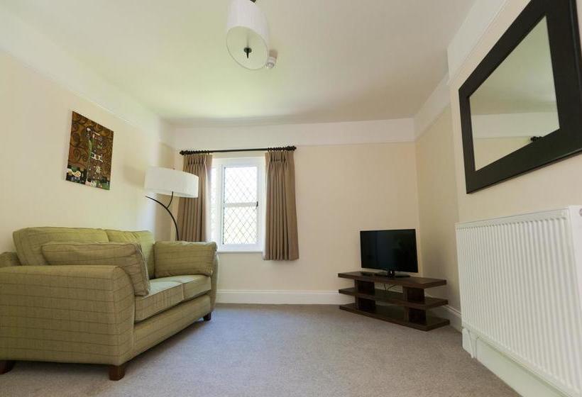 Отель Priory Court