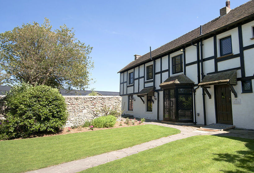 Отель Priory Court