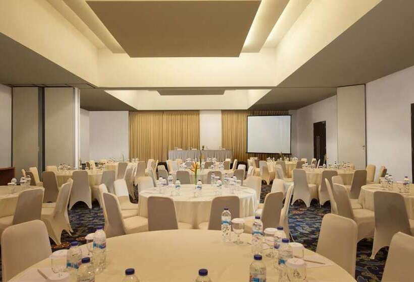 Отель Santika Banyuwangi