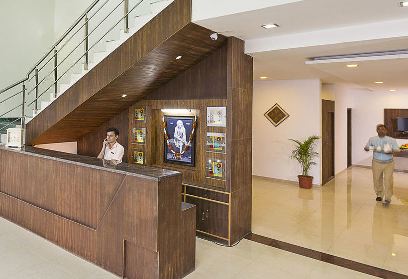 בית מלון כפרי Shirdi Shangrila Group Residency
