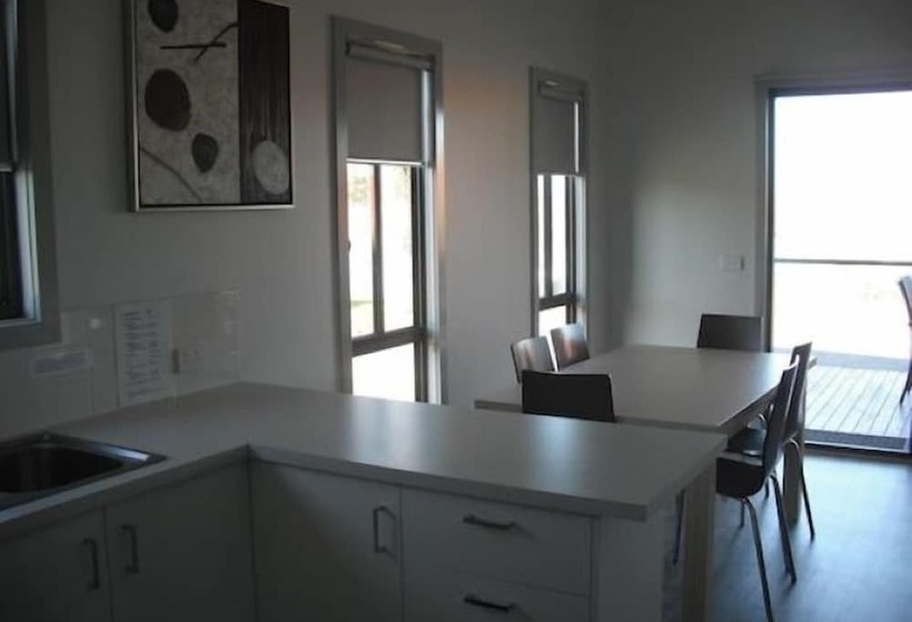 בית מלון כפרי Tasman Holiday Parks   Lake Mulwala