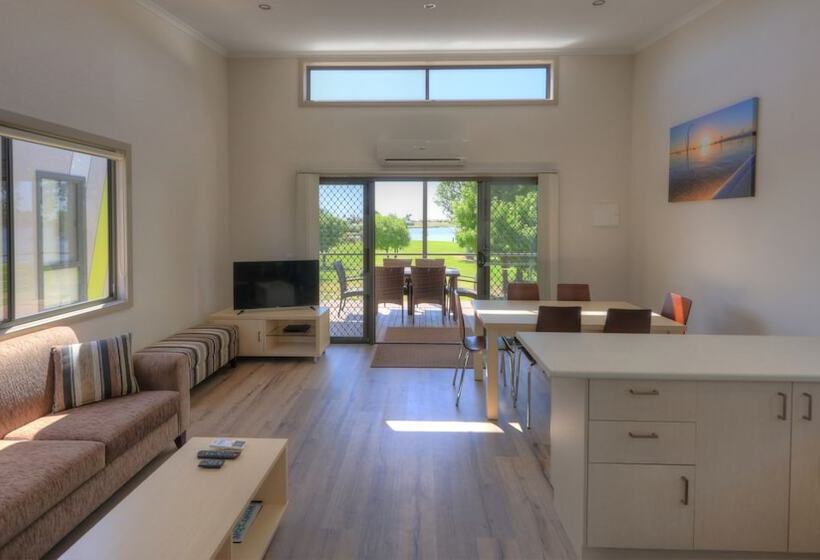 בית מלון כפרי Tasman Holiday Parks   Lake Mulwala