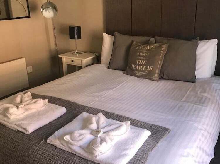 בית מלון כפרי The Castle Inn