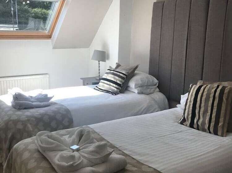 בית מלון כפרי The Castle Inn