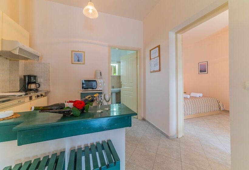 Kastro Studios Apartments