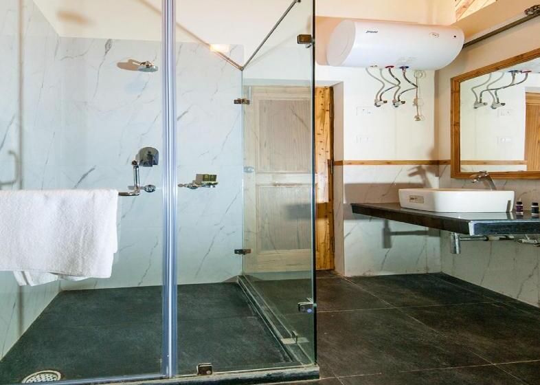 Larisa Resort Manali