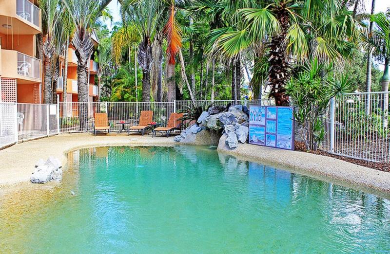 모텔 Rainbow Sands Resort