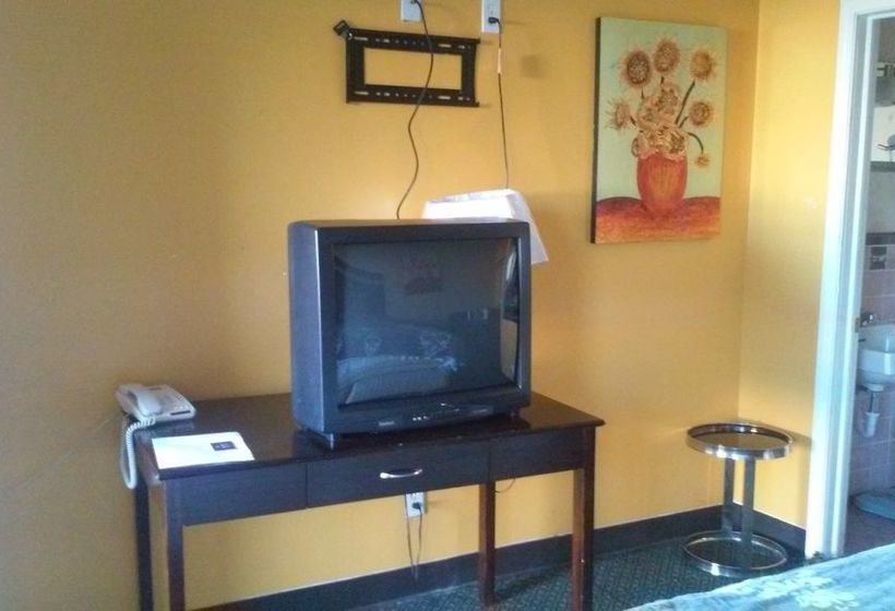 Мотель Rodeway Inn and Suites