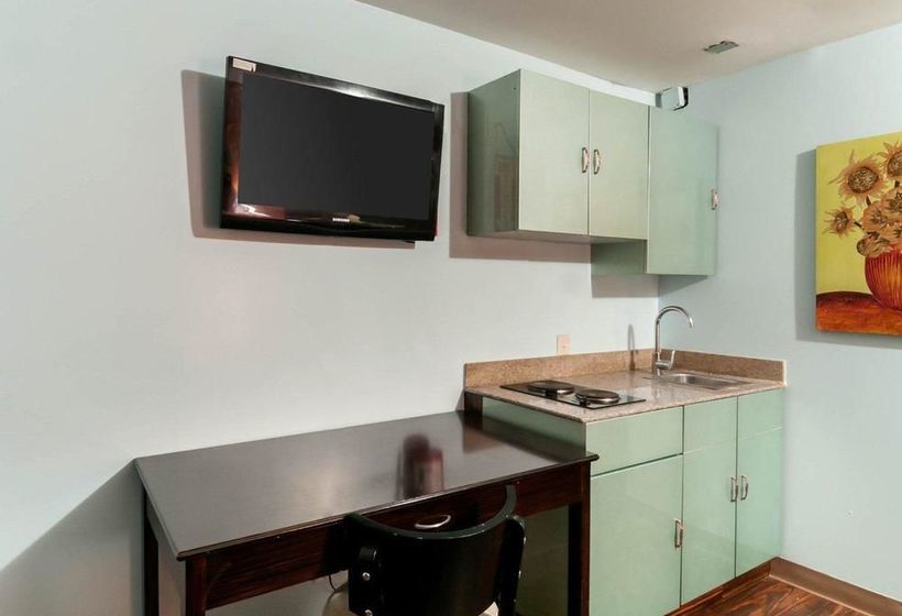 Мотель Rodeway Inn and Suites