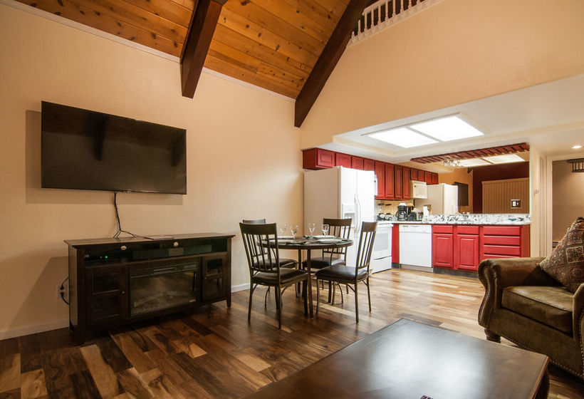 Northlake Lodges & Villas