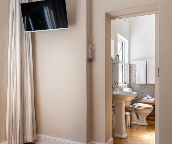 פנסיון Antrim Villa