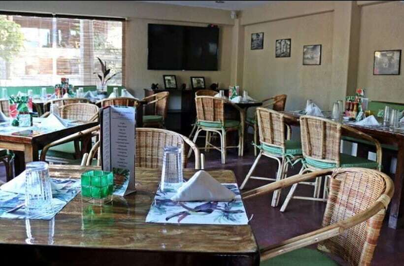 پانسیون Hibiscus Garden Resort