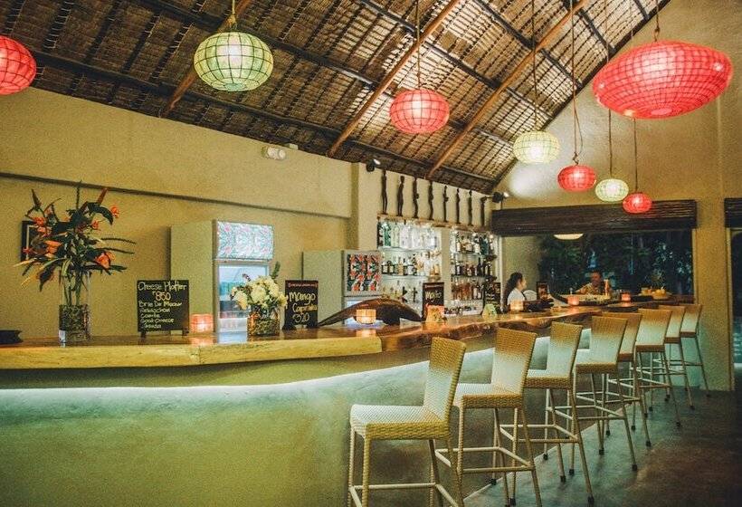 پانسیون Hibiscus Garden Resort