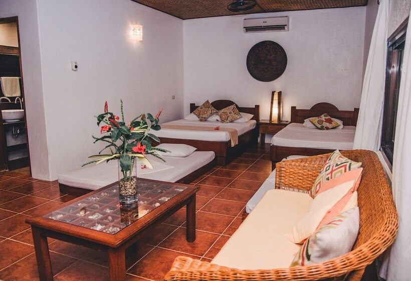 پانسیون Hibiscus Garden Resort