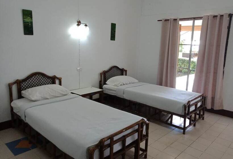 펜션 Holiday Resort   Sha Plus