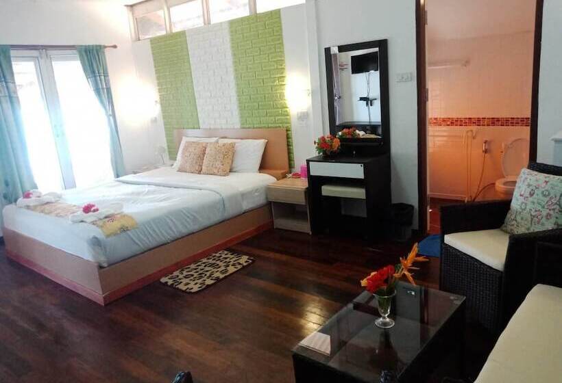 펜션 Holiday Resort   Sha Plus