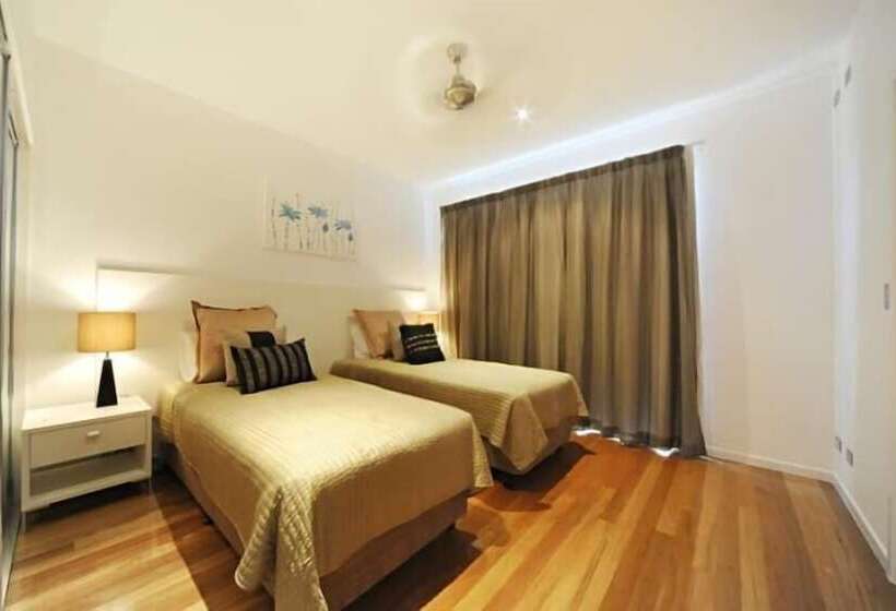 Pinnacle Apartments Hamilton Island