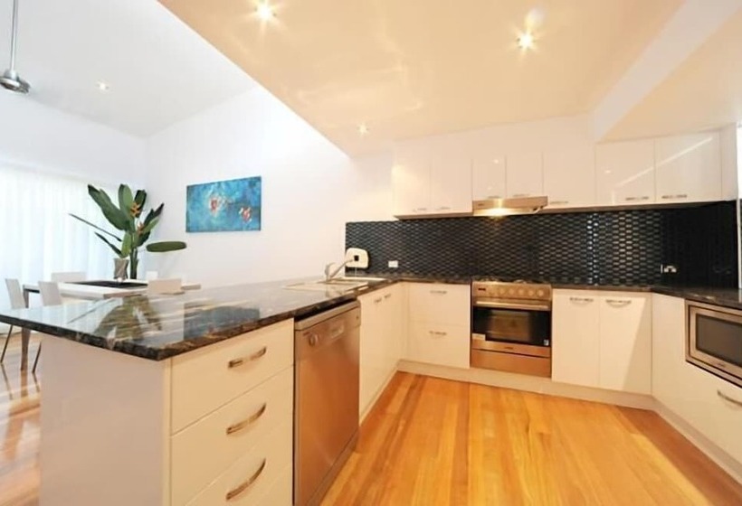 Pinnacle Apartments Hamilton Island