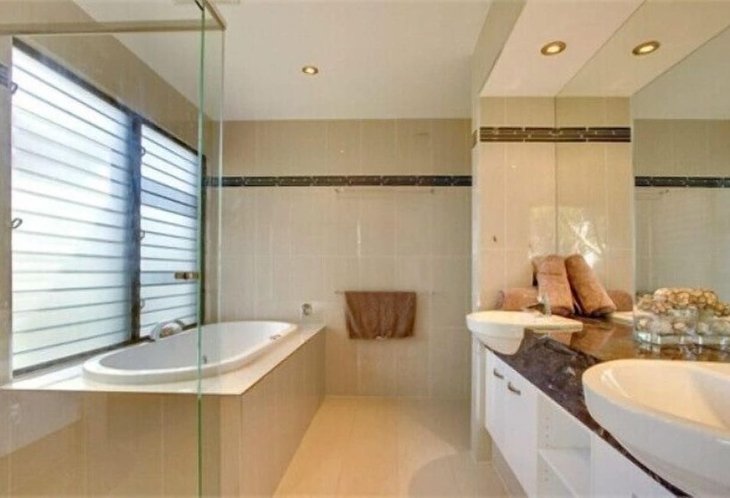 Pinnacle Apartments Hamilton Island