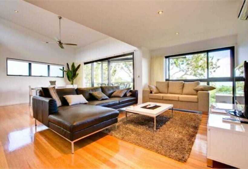 Pinnacle Apartments Hamilton Island