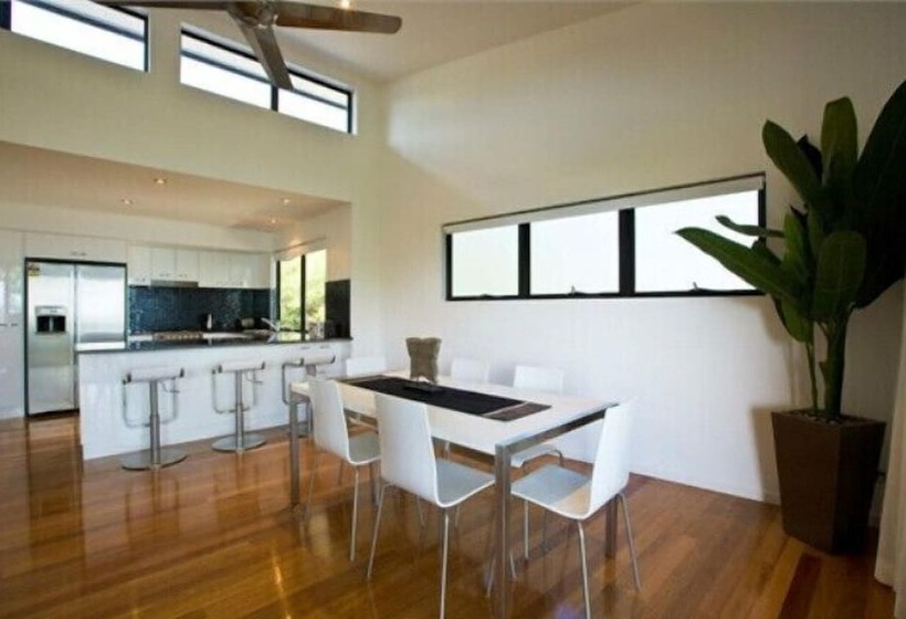 Pinnacle Apartments Hamilton Island