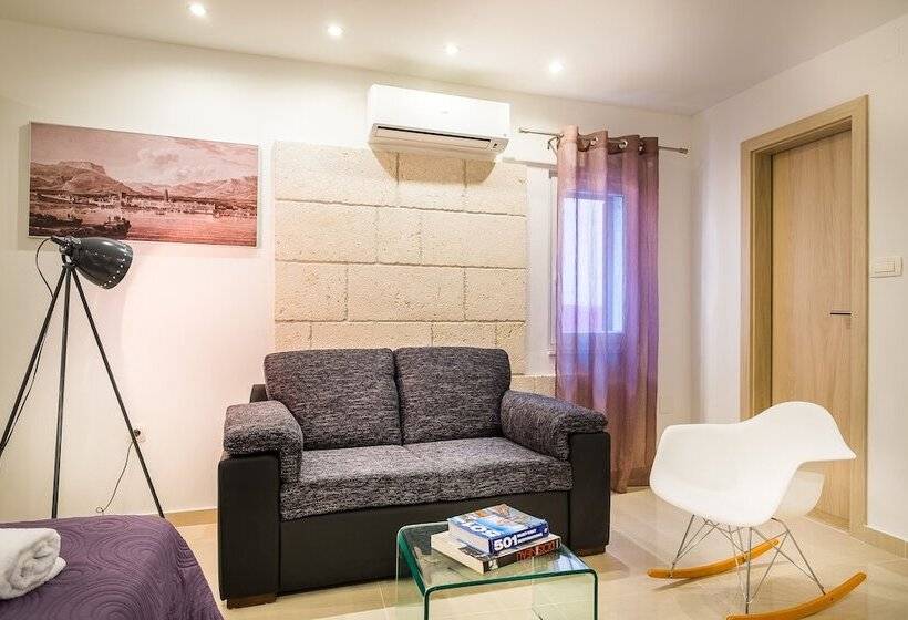 Split Oasis Apartments