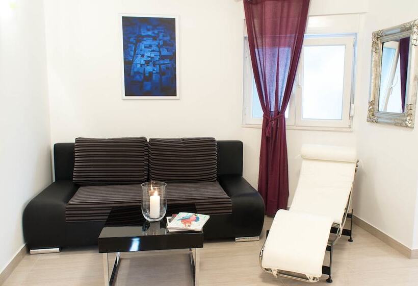 Split Oasis Apartments