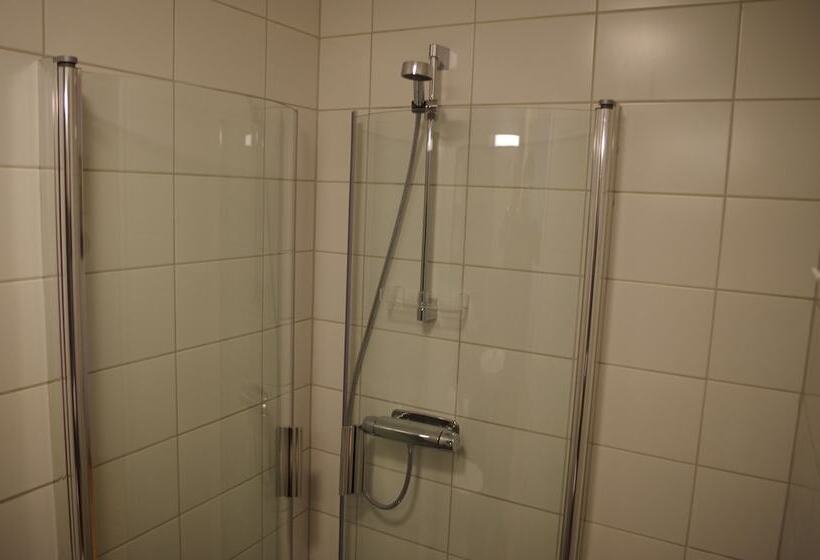 Spoton Hostel & Sportsbar