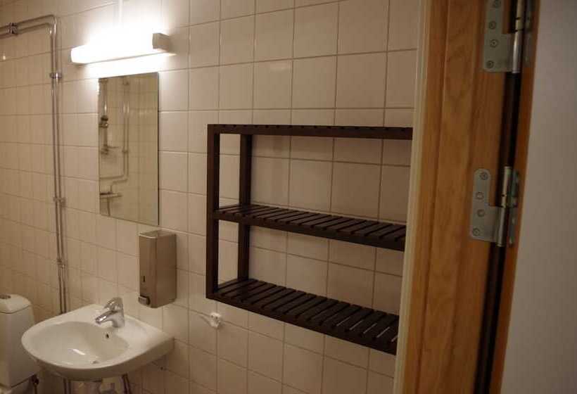 Spoton Hostel & Sportsbar