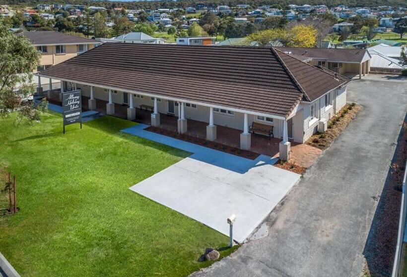 Albany Holiday Units