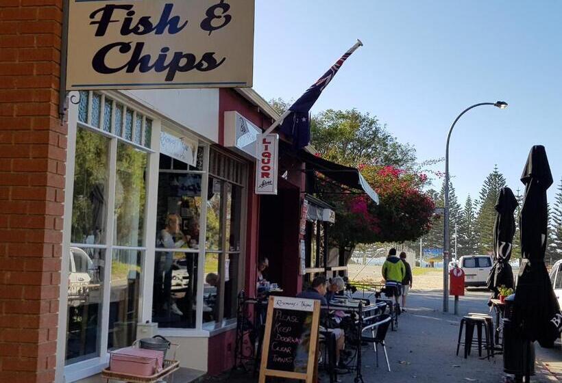 Albany Holiday Units